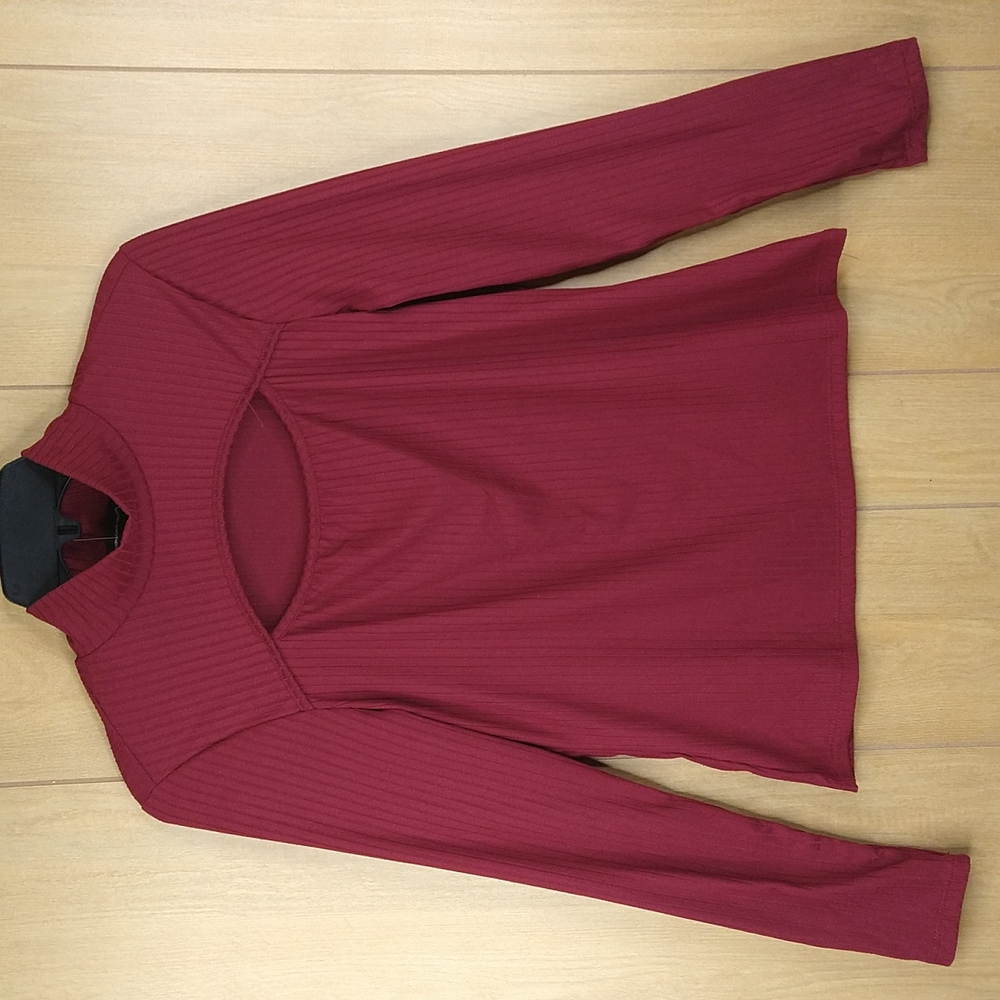 Women Burgundy Longsleeve Peephole Top Size: PET/MED